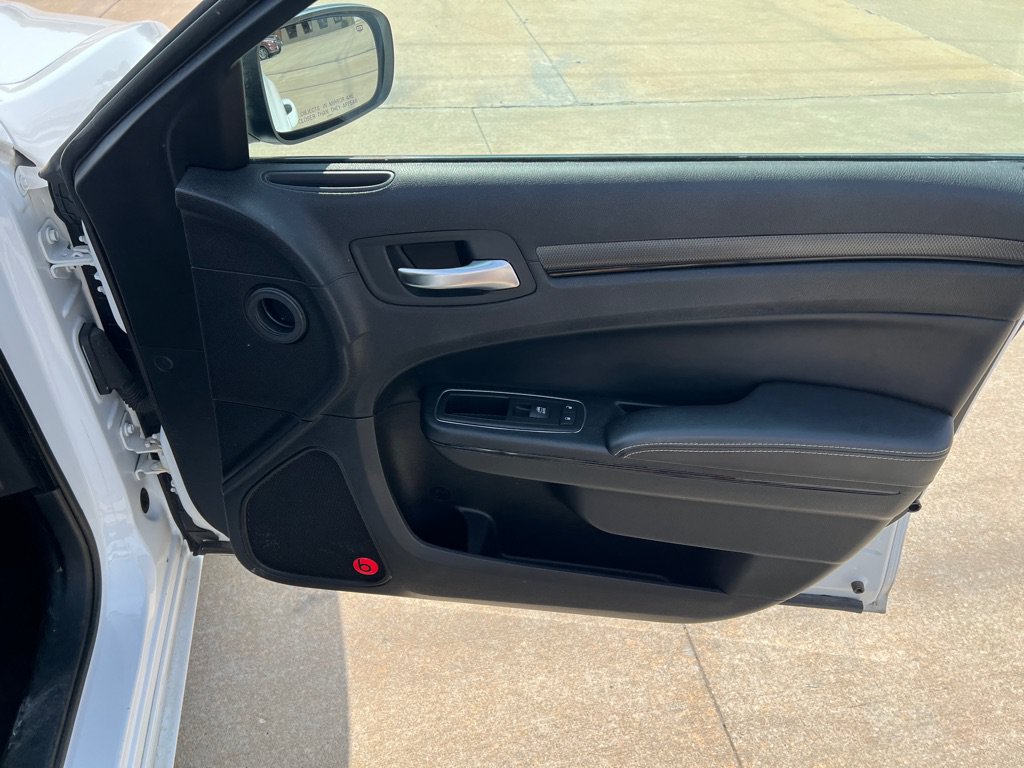Used 2014 Chrysler 300 S AWD/4WD image 9