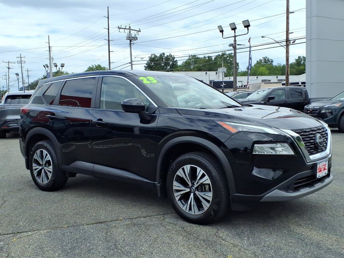 Used 2023 Nissan Rogue SV AWD/4WD image 3