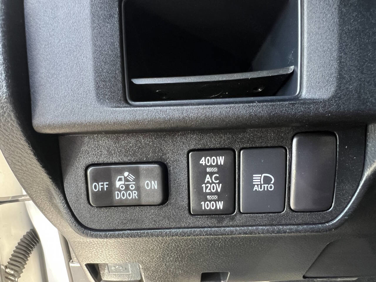Used 2018 Toyota Tacoma Limited AWD/4WD image 10