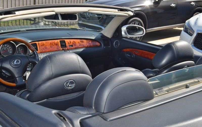 Used 2004 Lexus SC 430 Convertible image 23