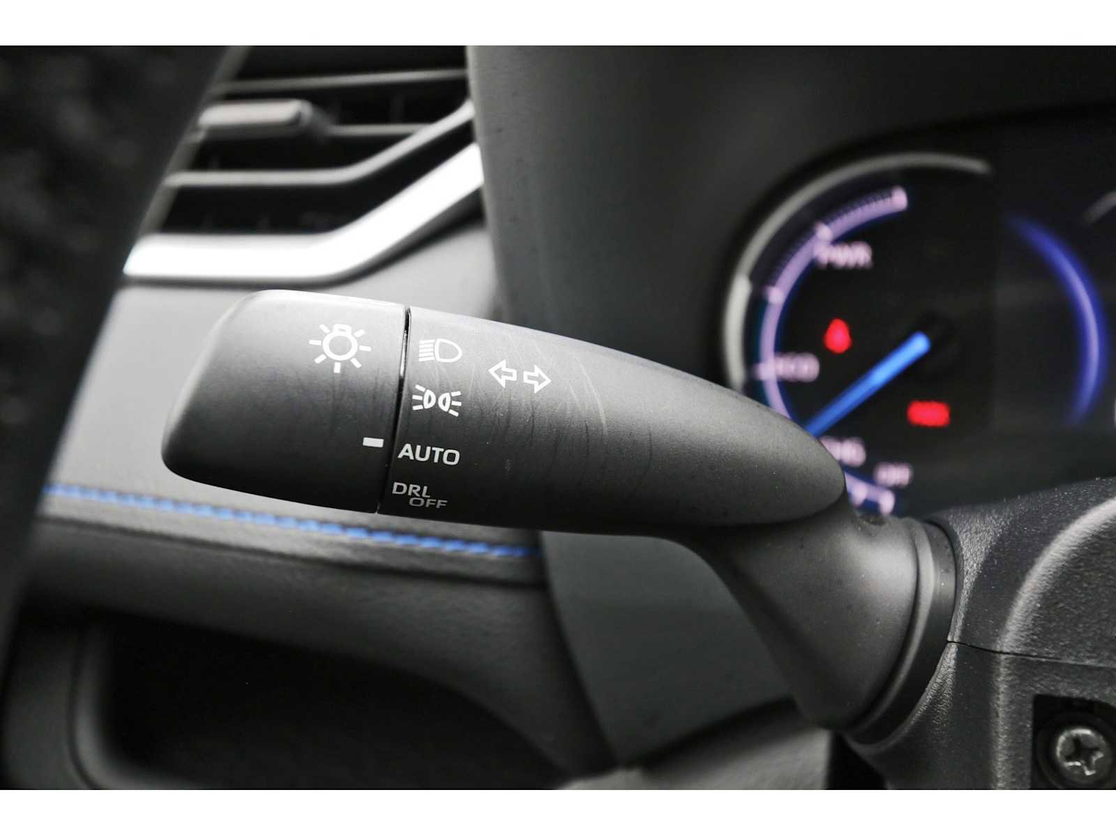 Used 2024 Toyota RAV4 SE image 17