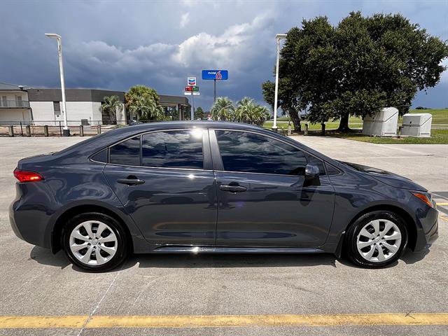 Used 2025 Toyota Corolla LE FWD image 2