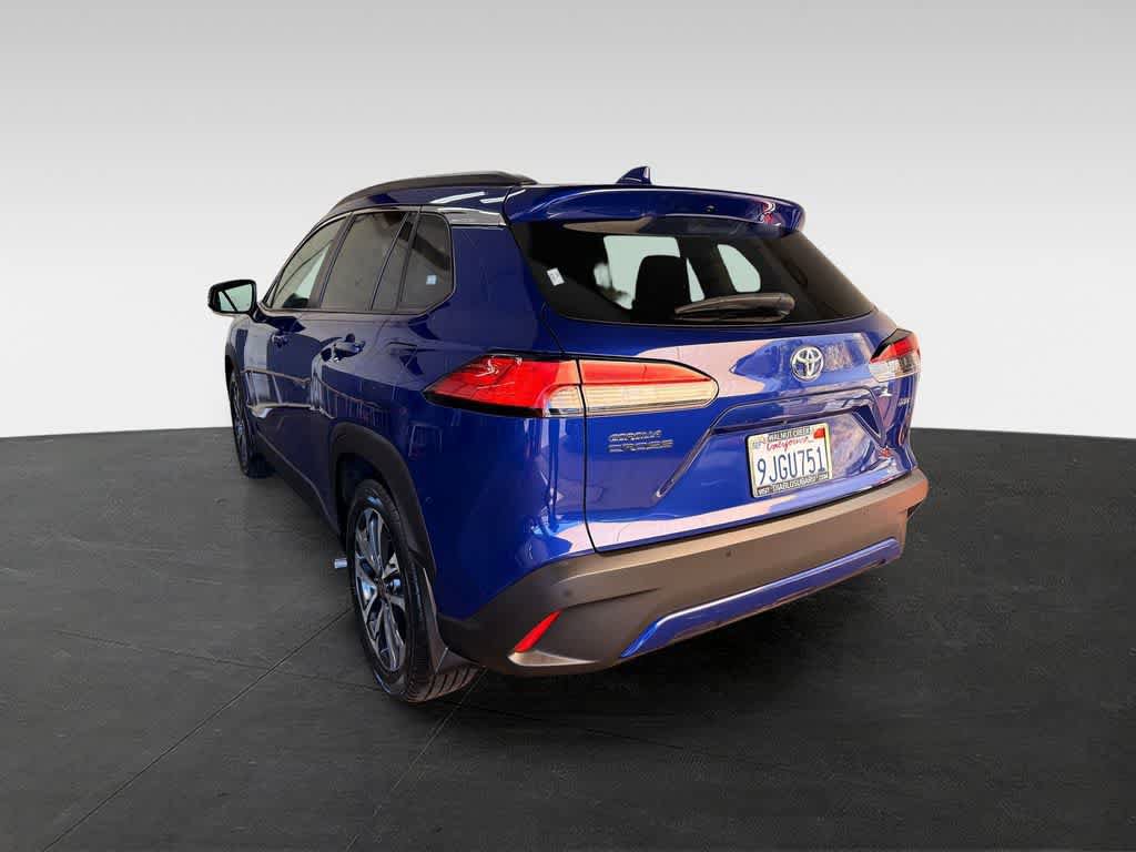 Used 2023 Toyota Corolla Cross XLE w/ Convenience Package FWD image 4