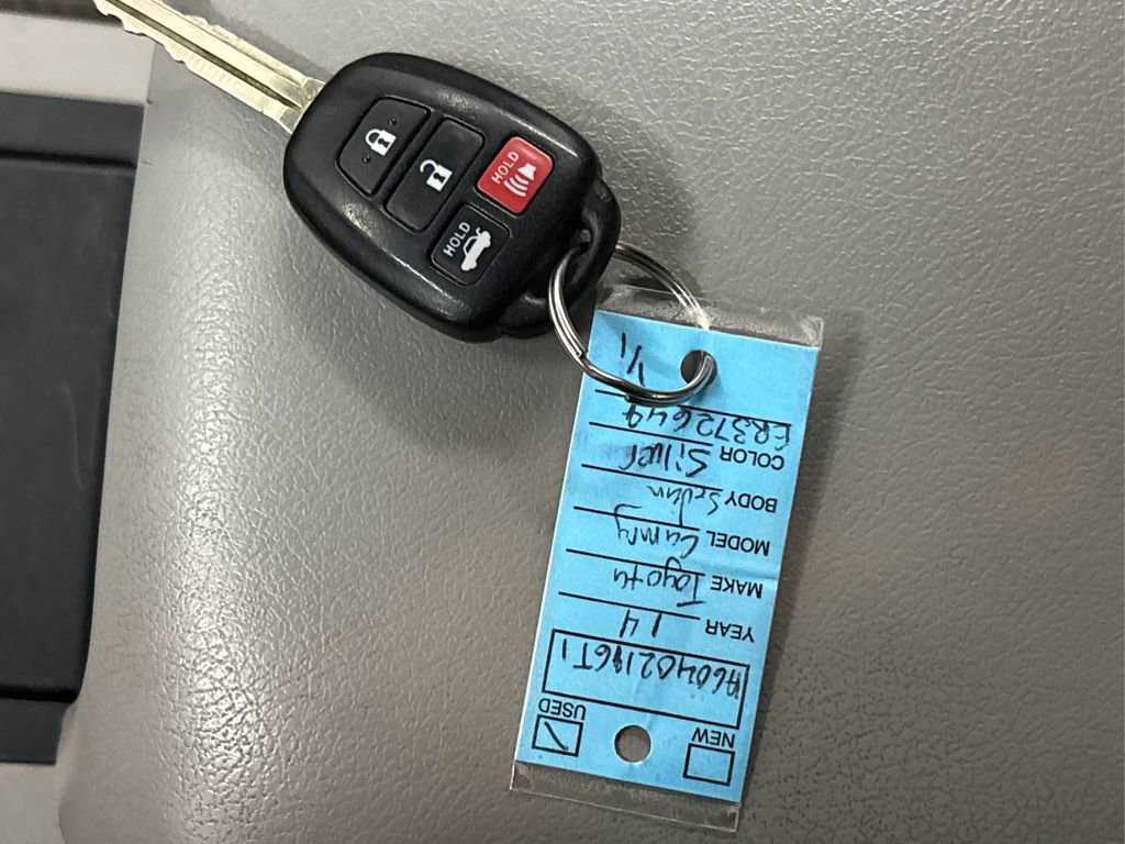 Used 2014 Toyota Camry LE image 28