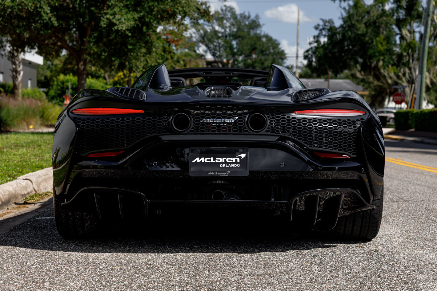 Used 2026 McLaren Artura Spider RWD image 10