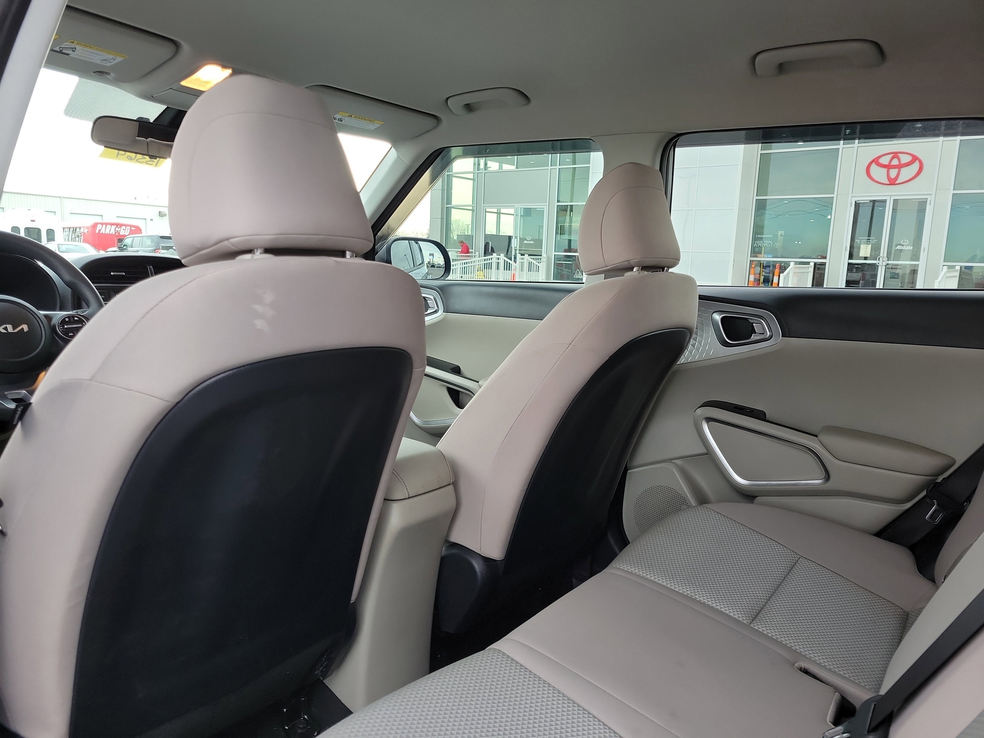 Used 2025 Kia Soul LX image 14