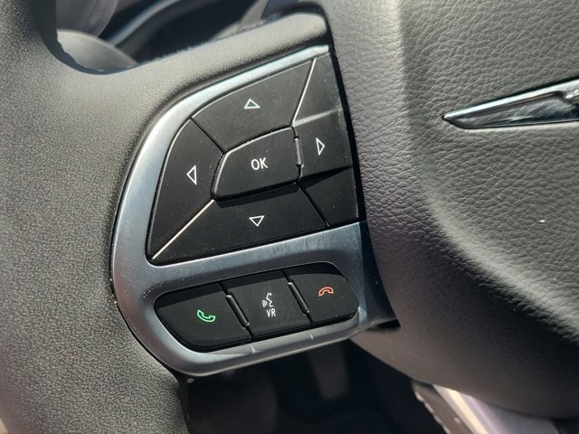 Used 2022 Chrysler Pacifica Touring-L AWD/4WD image 25