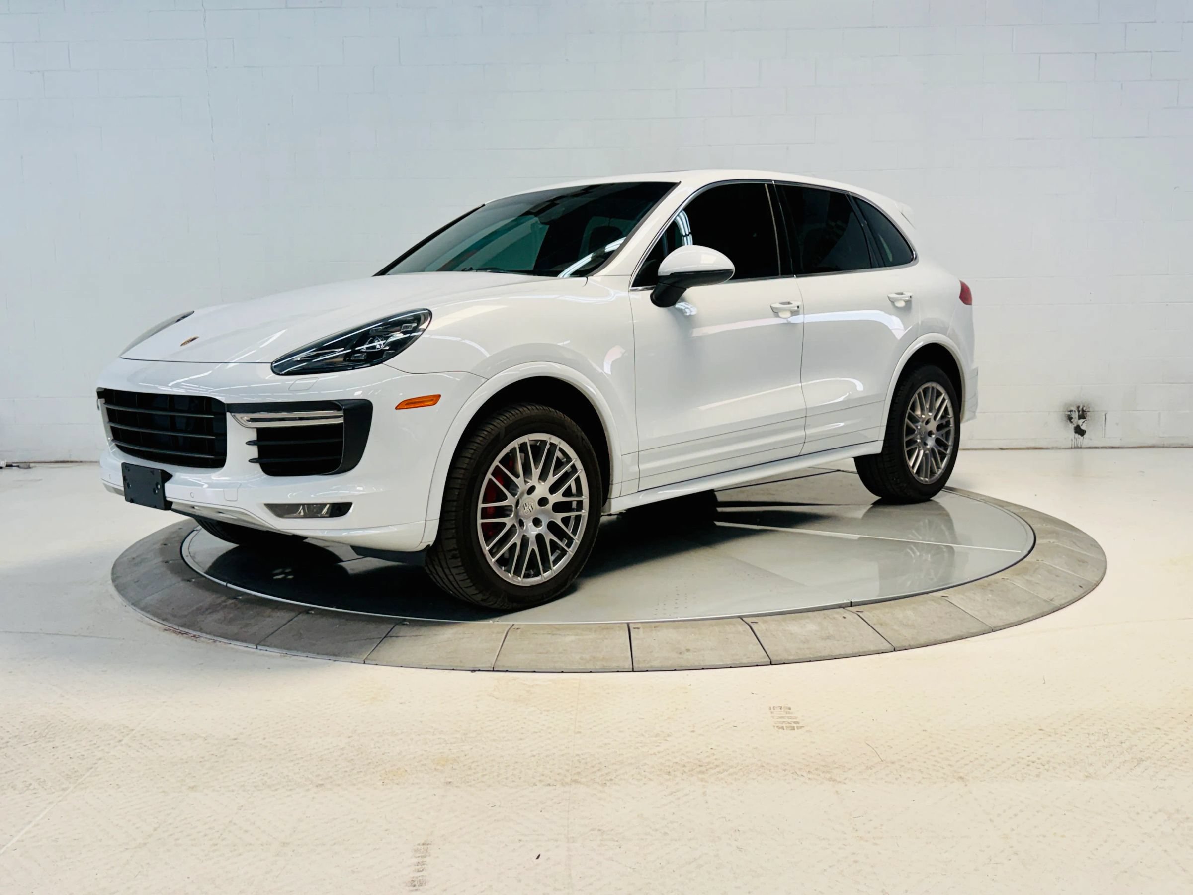 Used 2016 Porsche Cayenne AWD/4WD image 22
