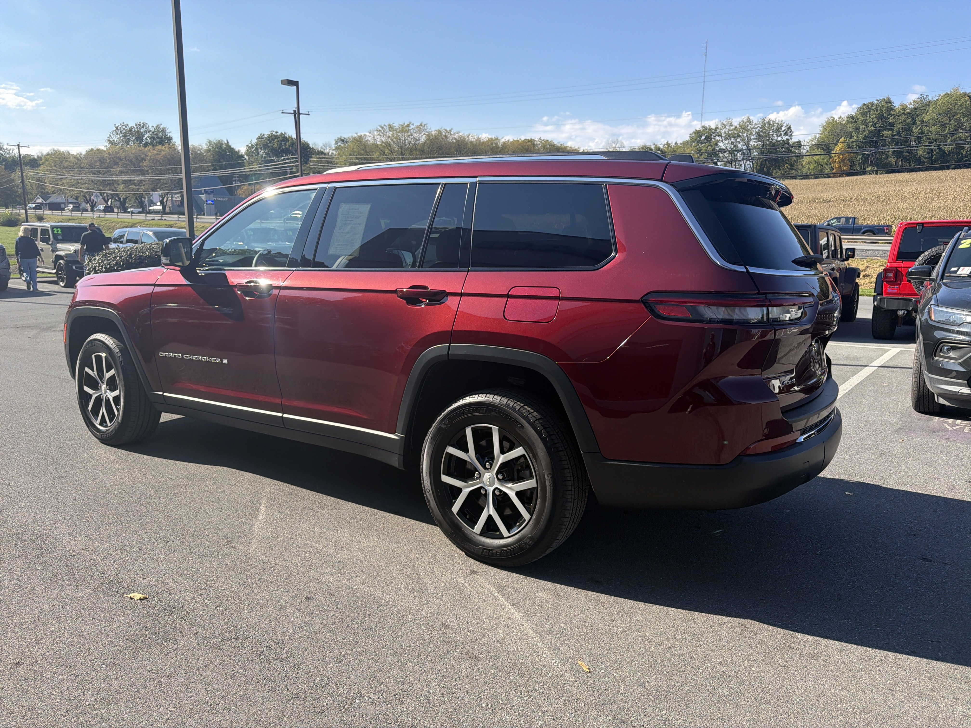 Used 2023 Jeep Grand Cherokee L Limited AWD/4WD image 6