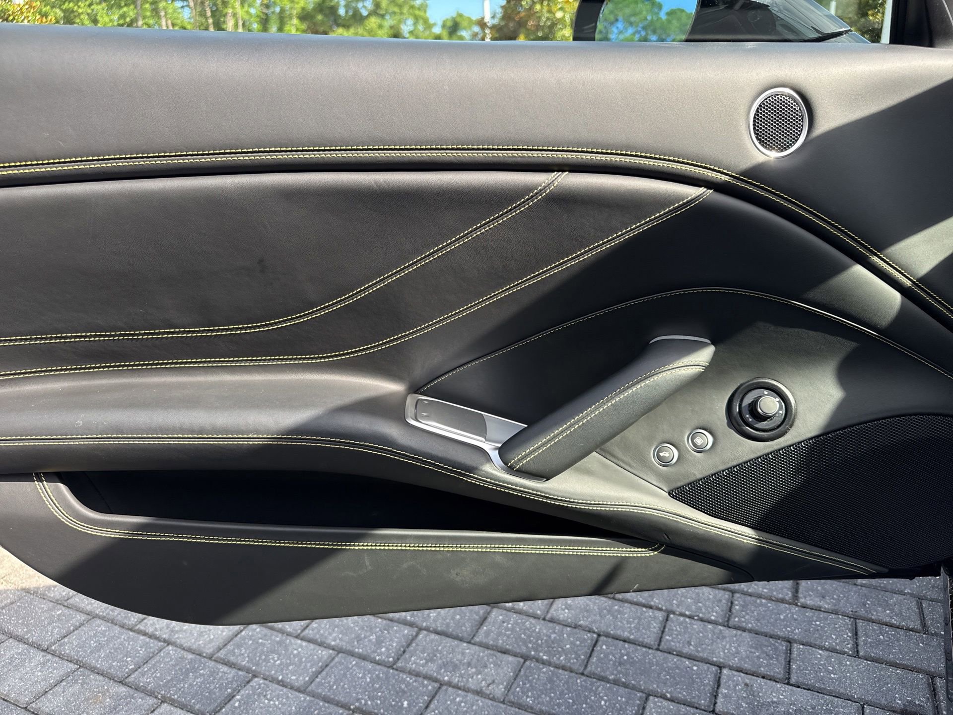 Used 2016 Ferrari California T RWD image 9