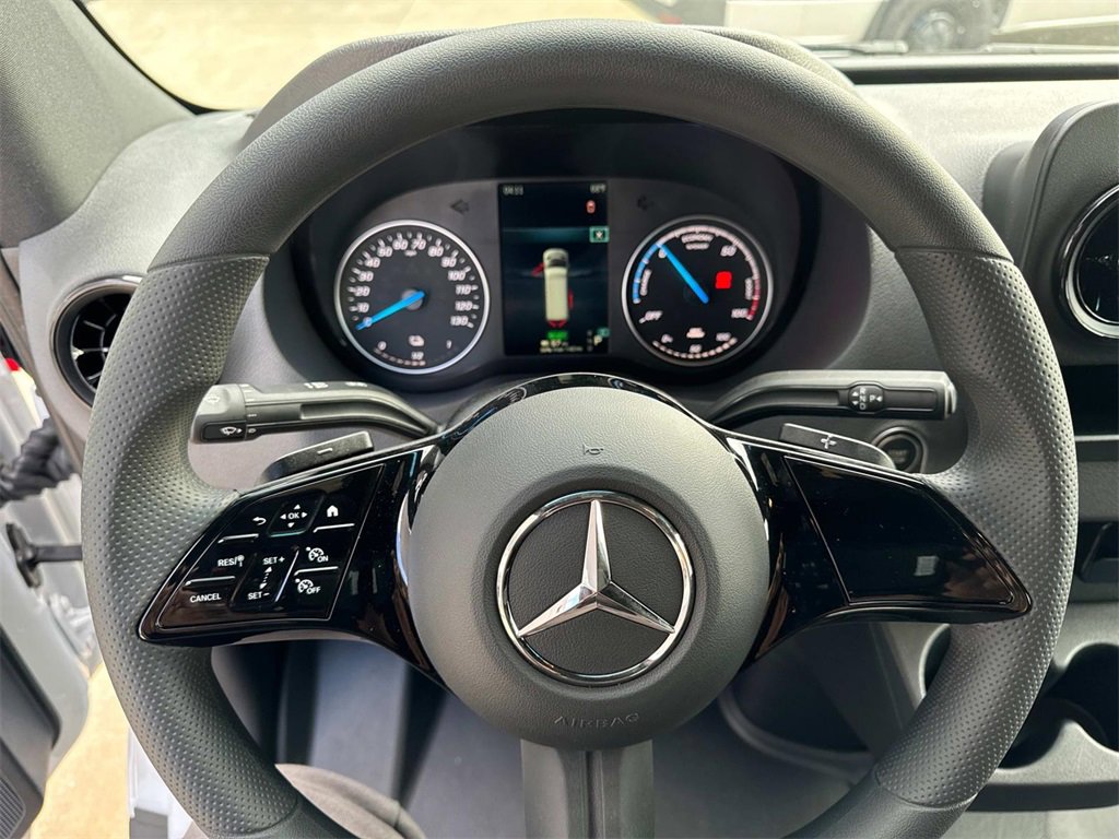 New 2024 Mercedes-Benz eSprinter 170 Cargo image 24