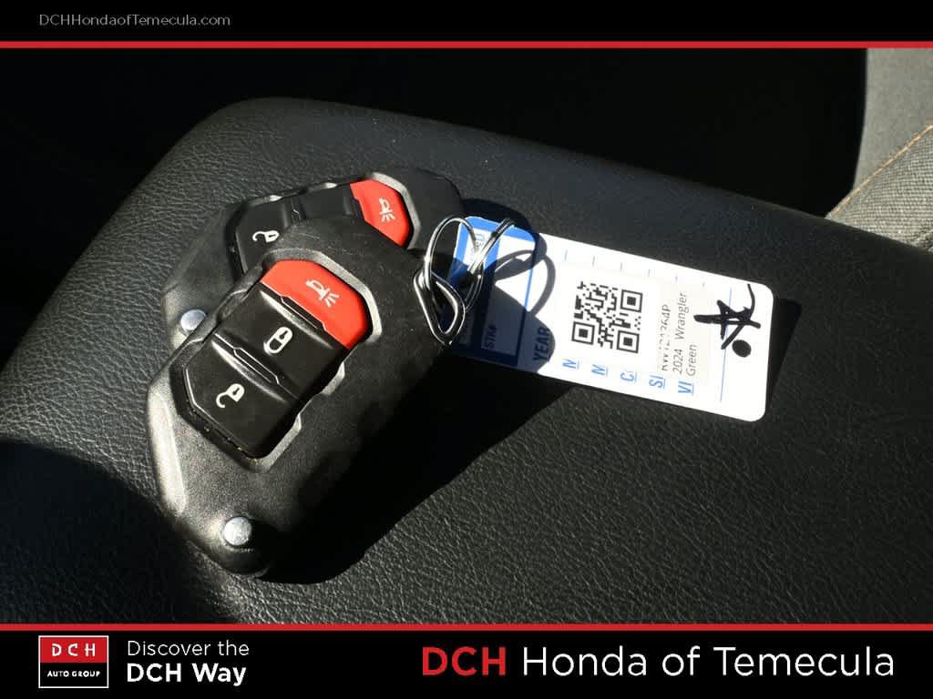 Used 2024 Jeep Wrangler Unlimited AWD/4WD image 15
