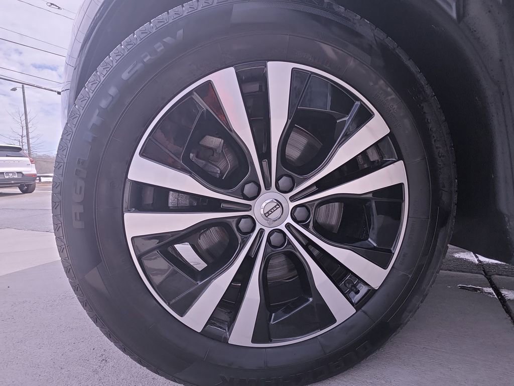 Used 2023 Volvo XC60 B5 Core image 37
