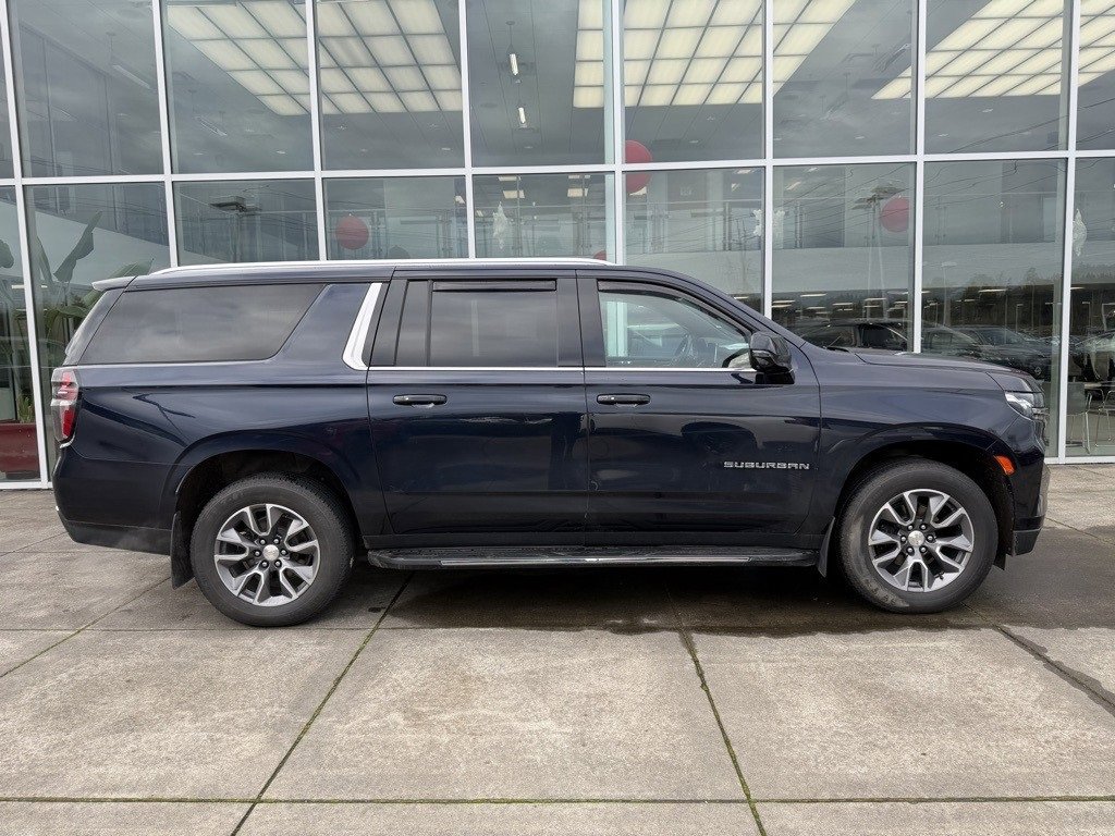 Used 2022 Chevrolet Suburban LT w/ LT Signature Package image 8