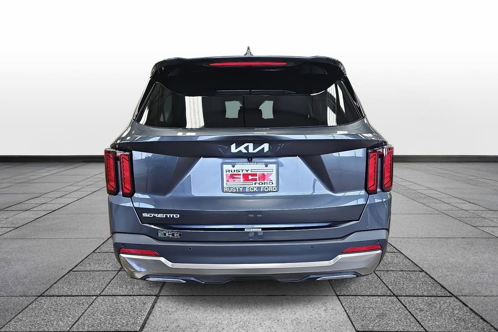 Used 2024 Kia Sorento S image 6