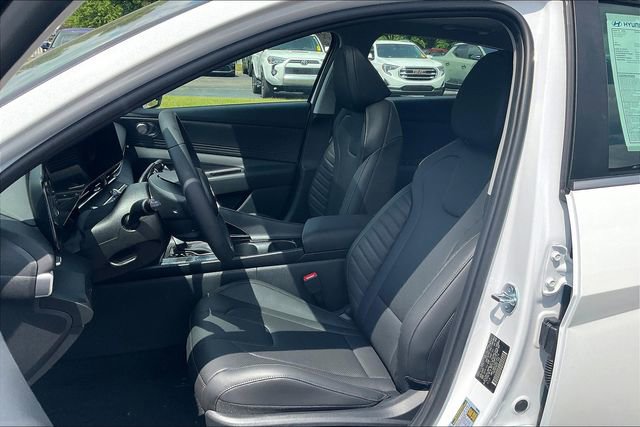 New 2025 Hyundai Elantra Limited image 9