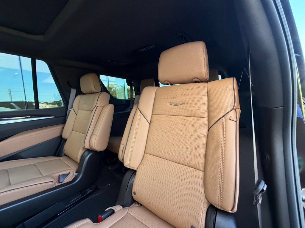 New 2026 Cadillac Escalade Luxury w/ Touring Package AWD/4WD image 19