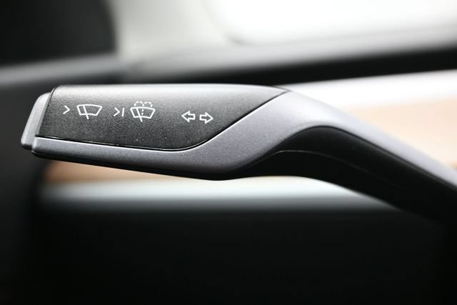 Used 2022 Tesla Model Y Long Range AWD/4WD image 19