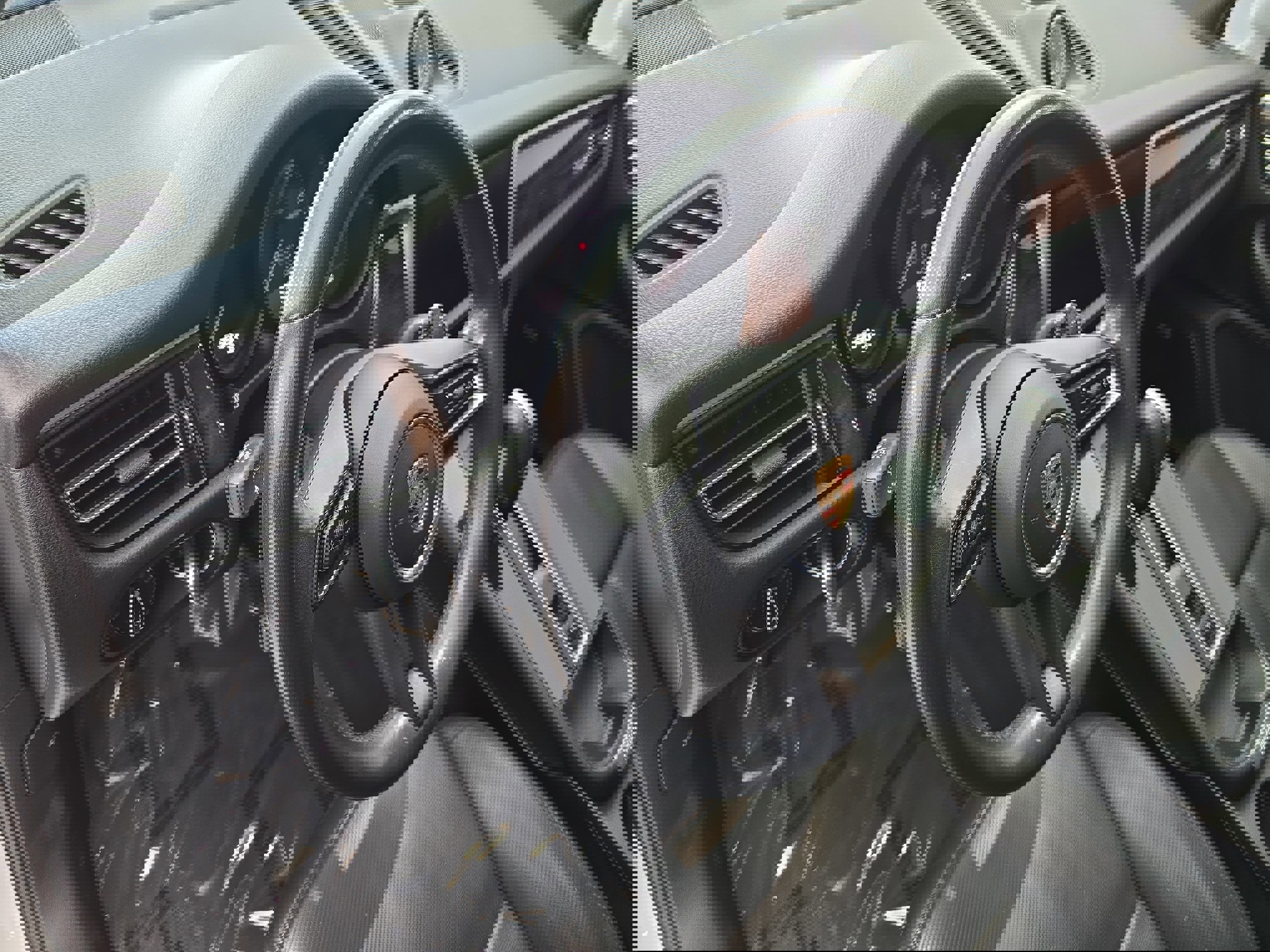 Used 2023 Porsche Macan Turbo image 16