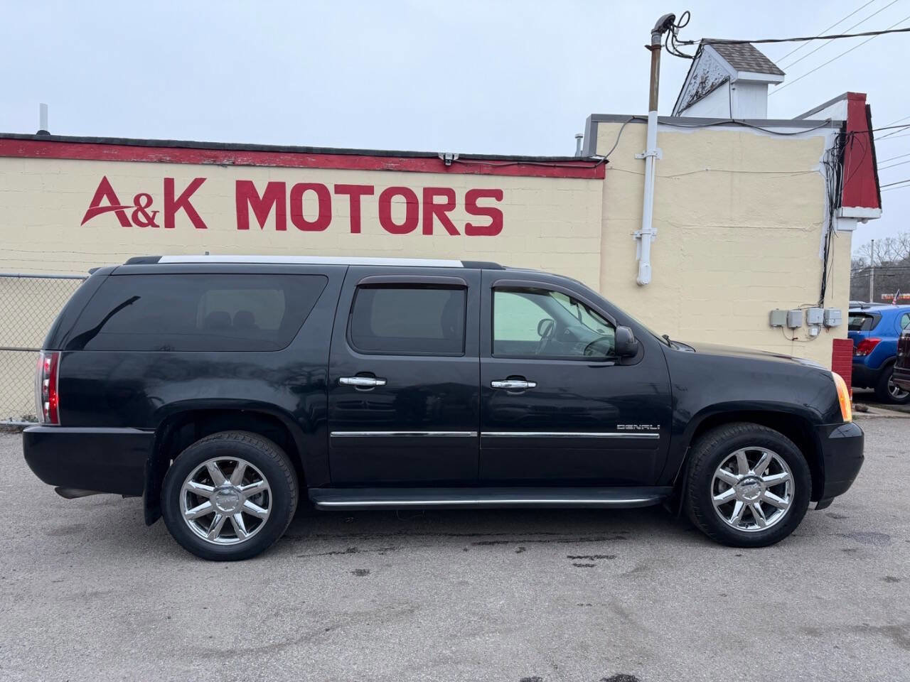 Used 2012 GMC Yukon XL Denali AWD/4WD image 8