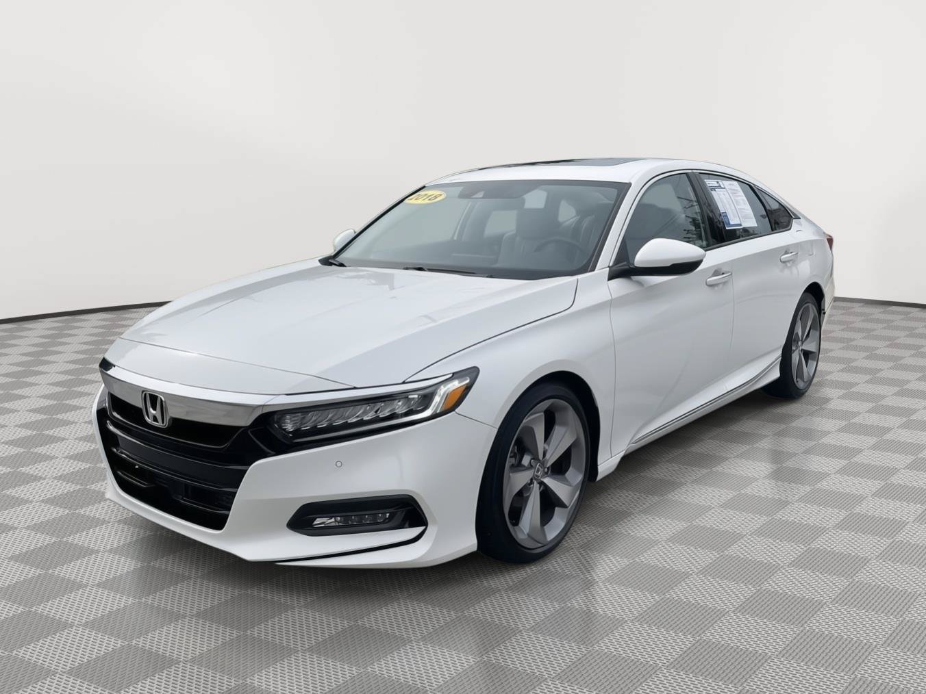 Used 2018 Honda Accord Touring image 16