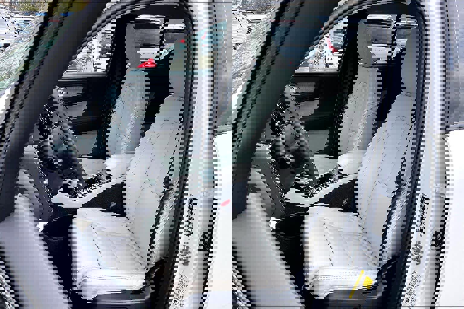 Certified 2023 Volvo XC40 B5 Plus w/ Climate Package image 9