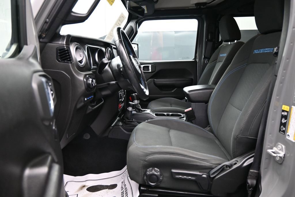 Used 2021 Jeep Wrangler Unlimited Rubicon 4xe w/ Dual Top Group AWD/4WD image 9