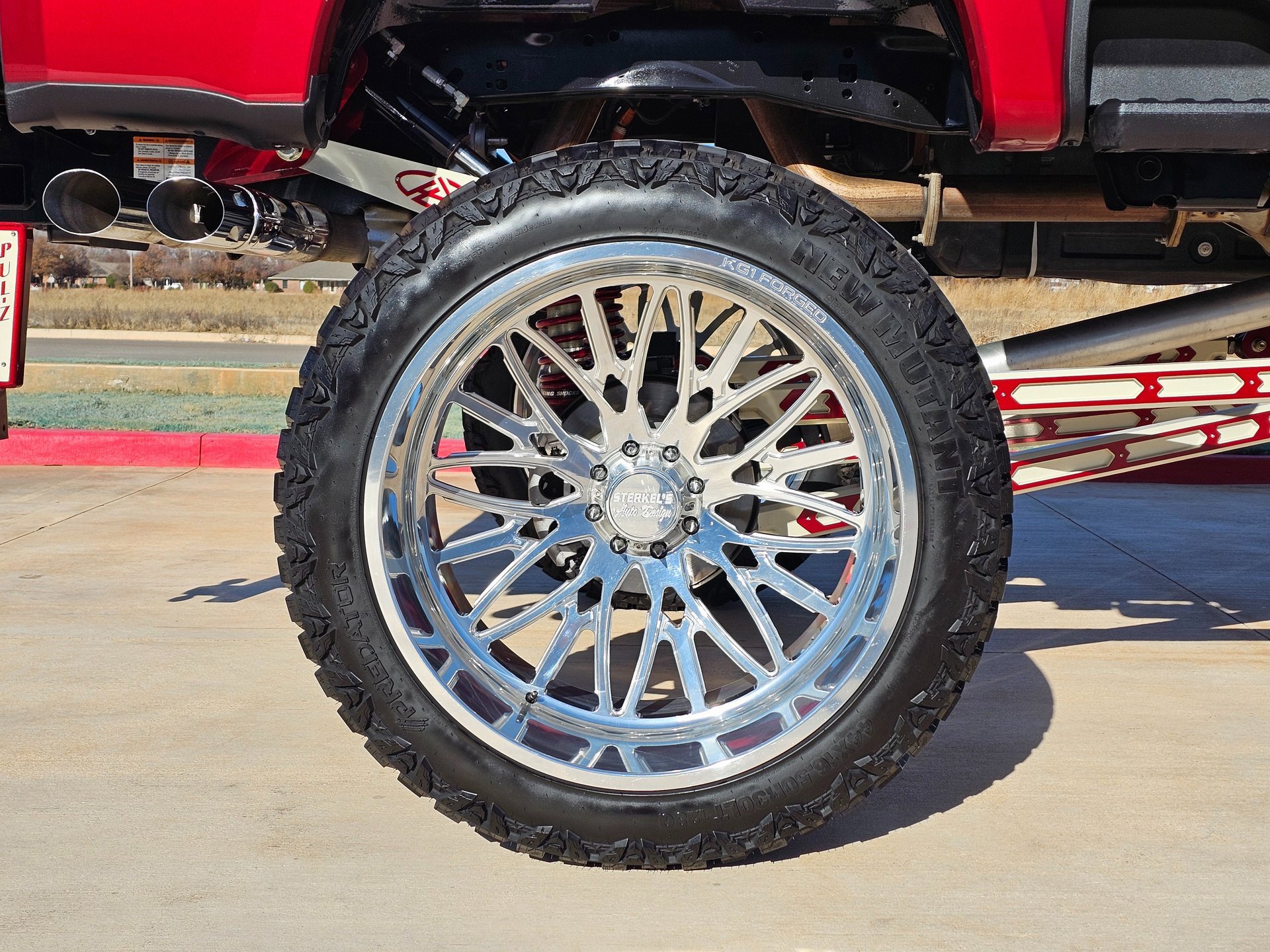 Used 2025 Ford F250 Platinum w/ FX4 Off-Road Package image 38