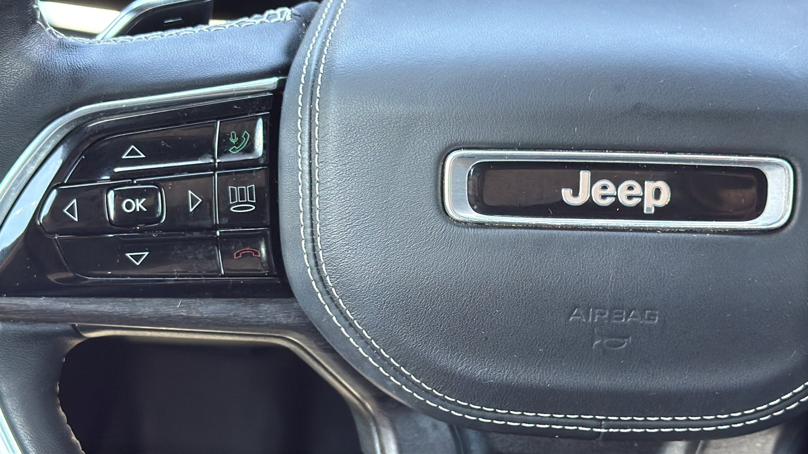 Used 2022 Jeep Grand Cherokee L Overland w/ Luxury Tech Group IV AWD/4WD image 20