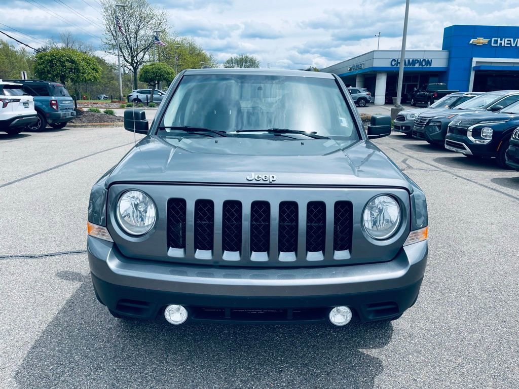 Used 2011 Jeep Patriot Latitude FWD image 10