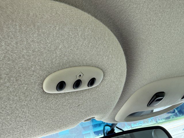 Used 2001 Lincoln Town Car Cartier image 40