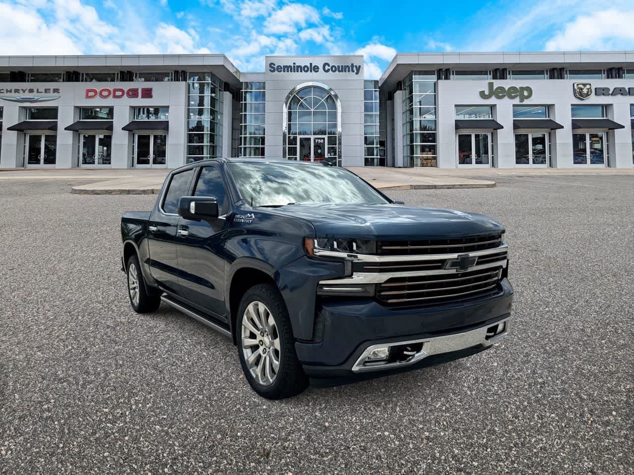 Used 2019 Chevrolet Silverado 1500 High Country w/ Technology Package RWD image 2