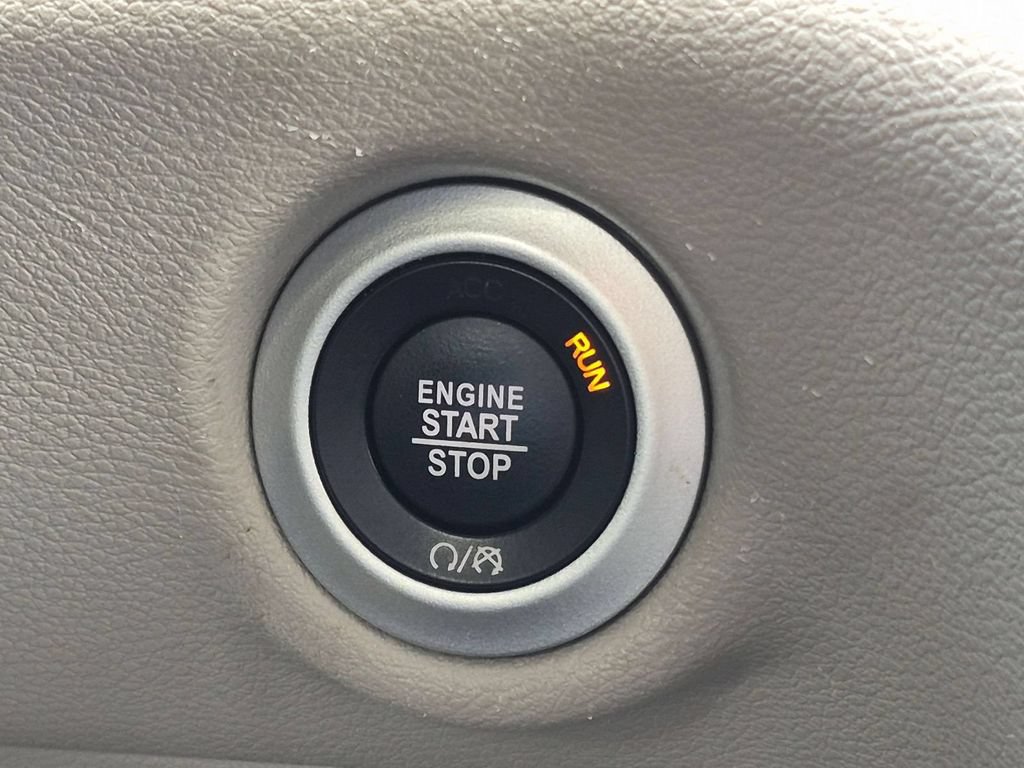 Used 2024 Chrysler Pacifica Touring-L FWD image 21