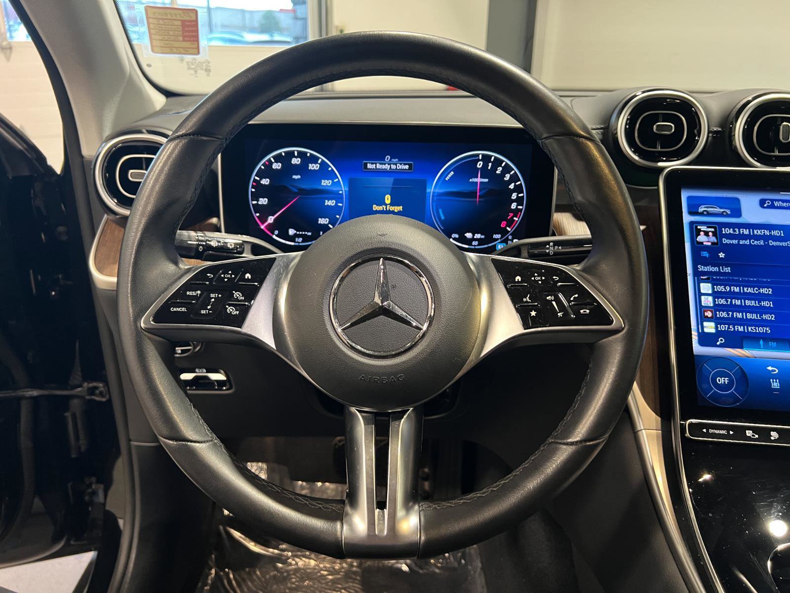 Used 2025 Mercedes-Benz GLC 350e 4MATIC image 11