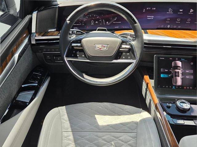 Certified 2025 Cadillac Escalade Sport Platinum w/ LPO, ONYX Package AWD/4WD image 18