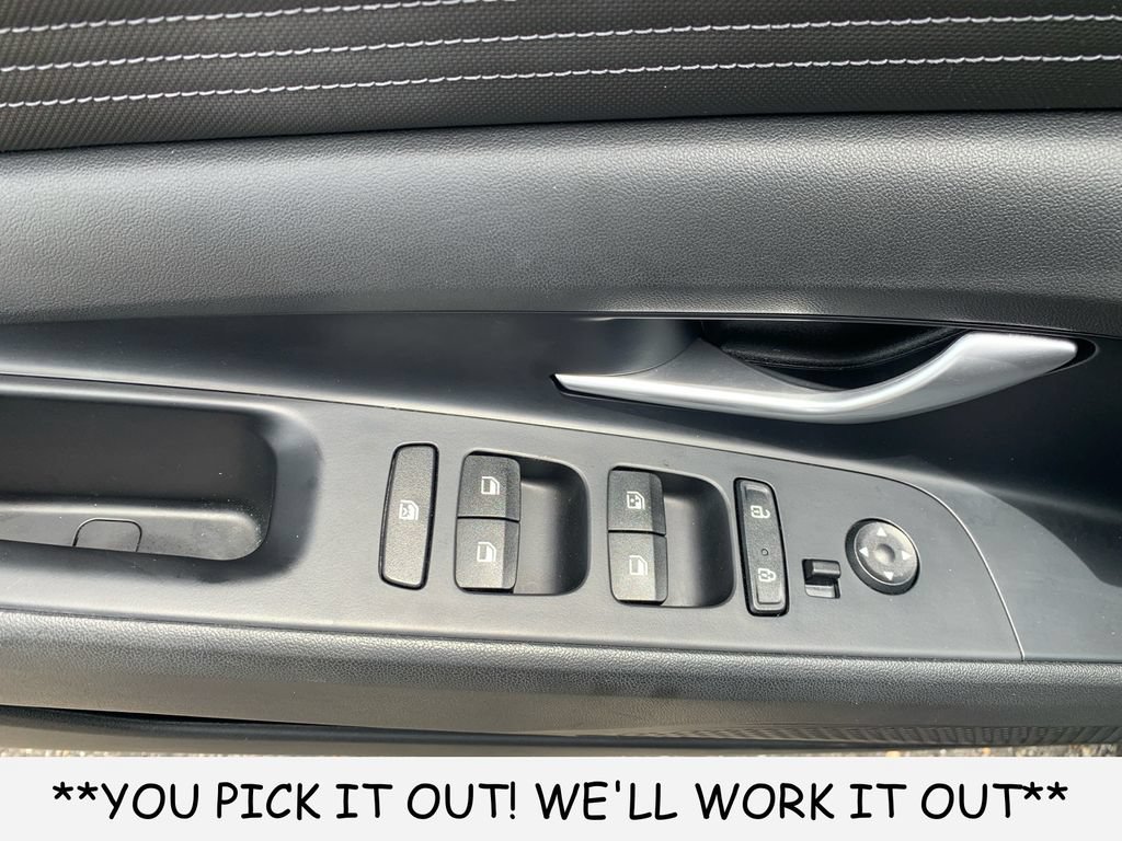Used 2023 Hyundai Elantra SEL w/ Convenience Package FWD image 12