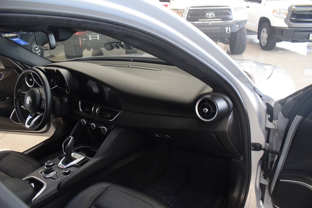 Used 2022 Alfa Romeo Giulia Ti RWD image 27