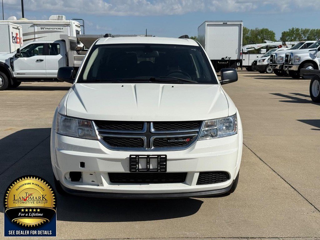 Used 2019 Dodge Journey SE FWD image 2