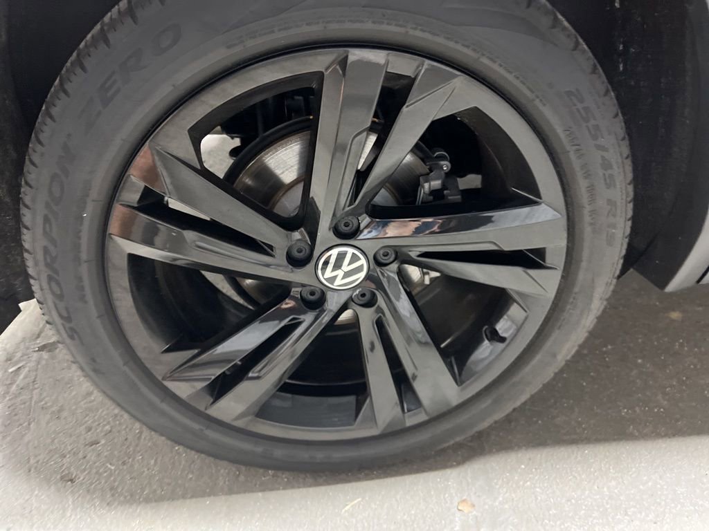 Used 2024 Volkswagen Tiguan SE R-Line image 44