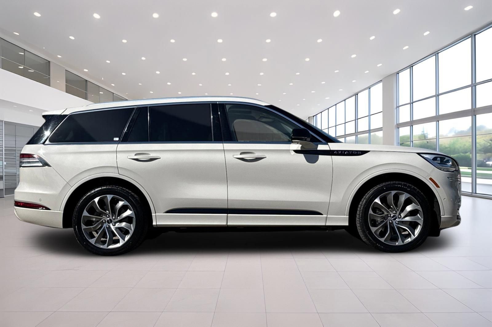 Certified 2023 Lincoln Aviator Grand Touring w/ Equipment Group 301A image 3