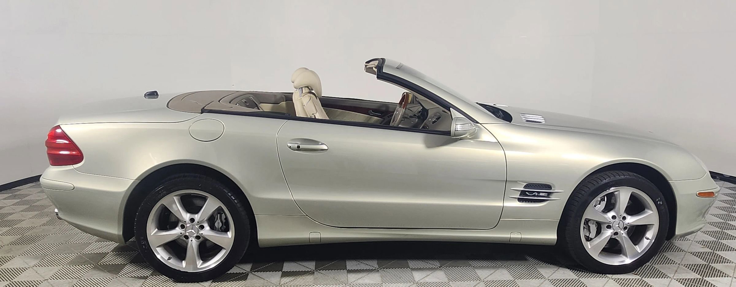 Used 2004 Mercedes-Benz SL 600 image 15