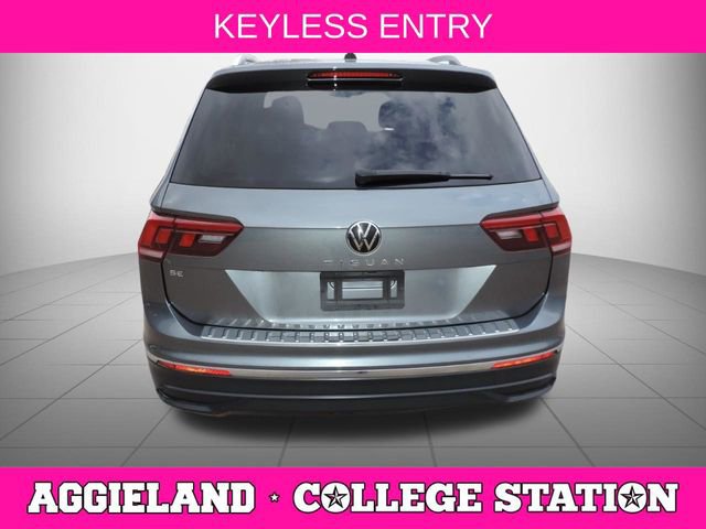 Used 2023 Volkswagen Tiguan SE w/ Panoramic Sunroof Package FWD image 5