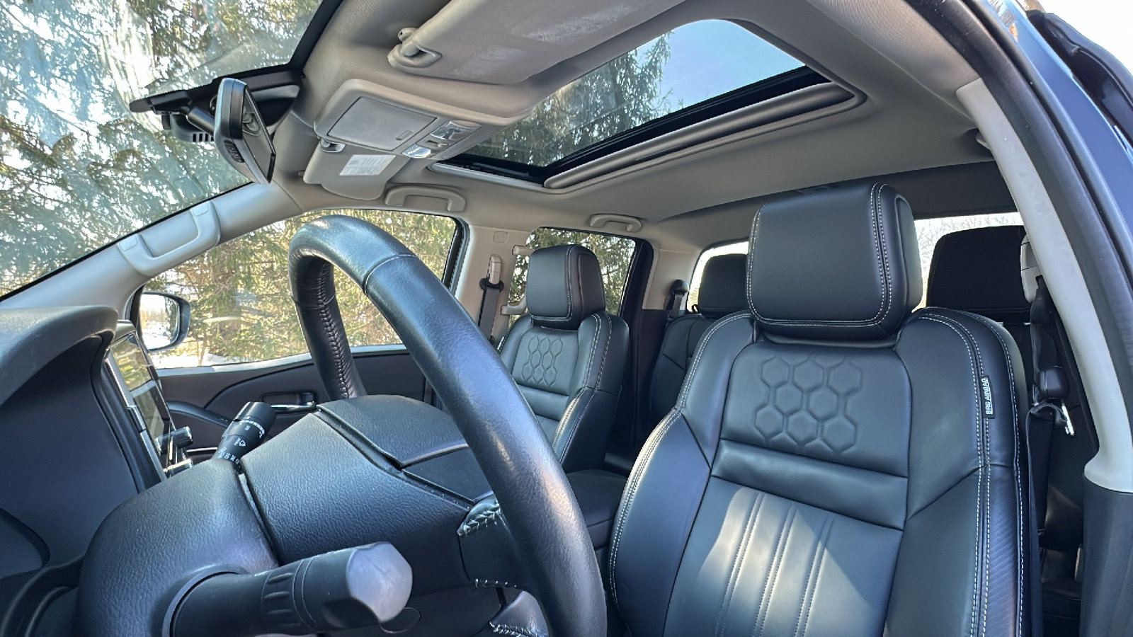 Certified 2025 Nissan Frontier SL image 12