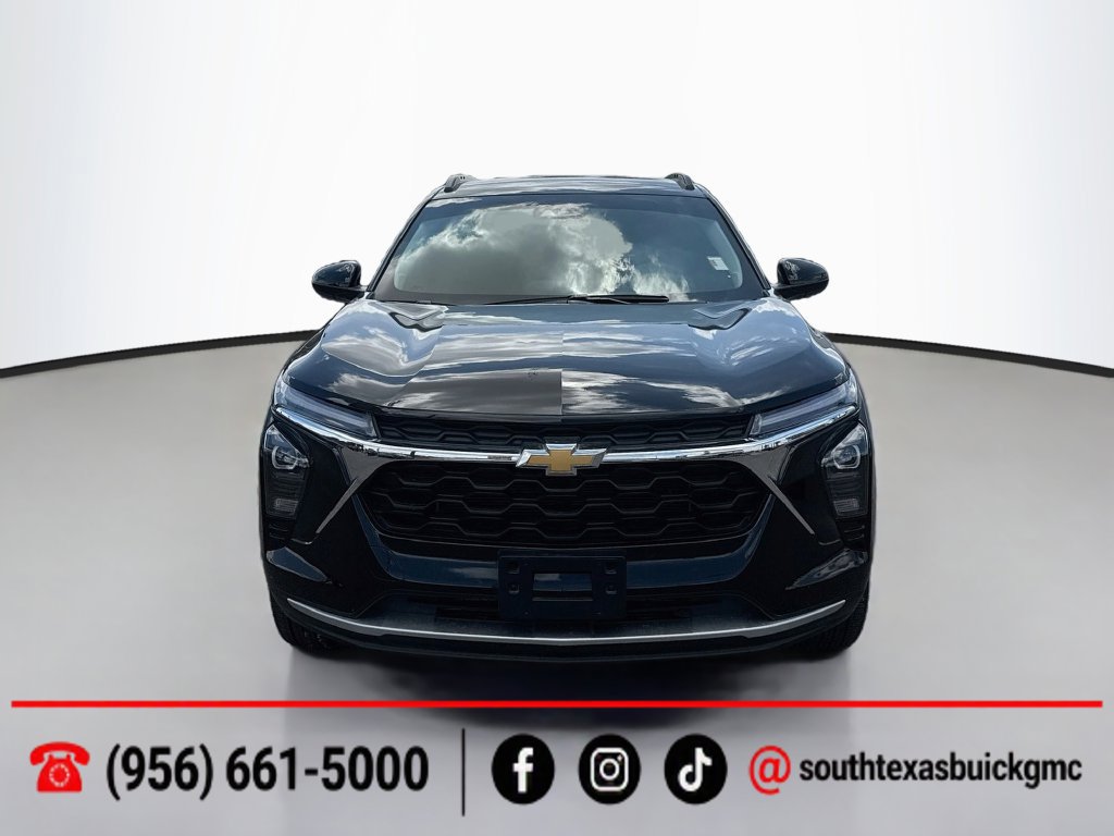 Used 2025 Chevrolet Trax LT w/ Driver Confidence Package FWD image 2
