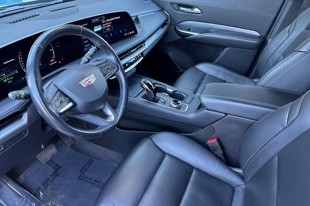 Used 2024 Cadillac XT4 Premium Luxury image 10