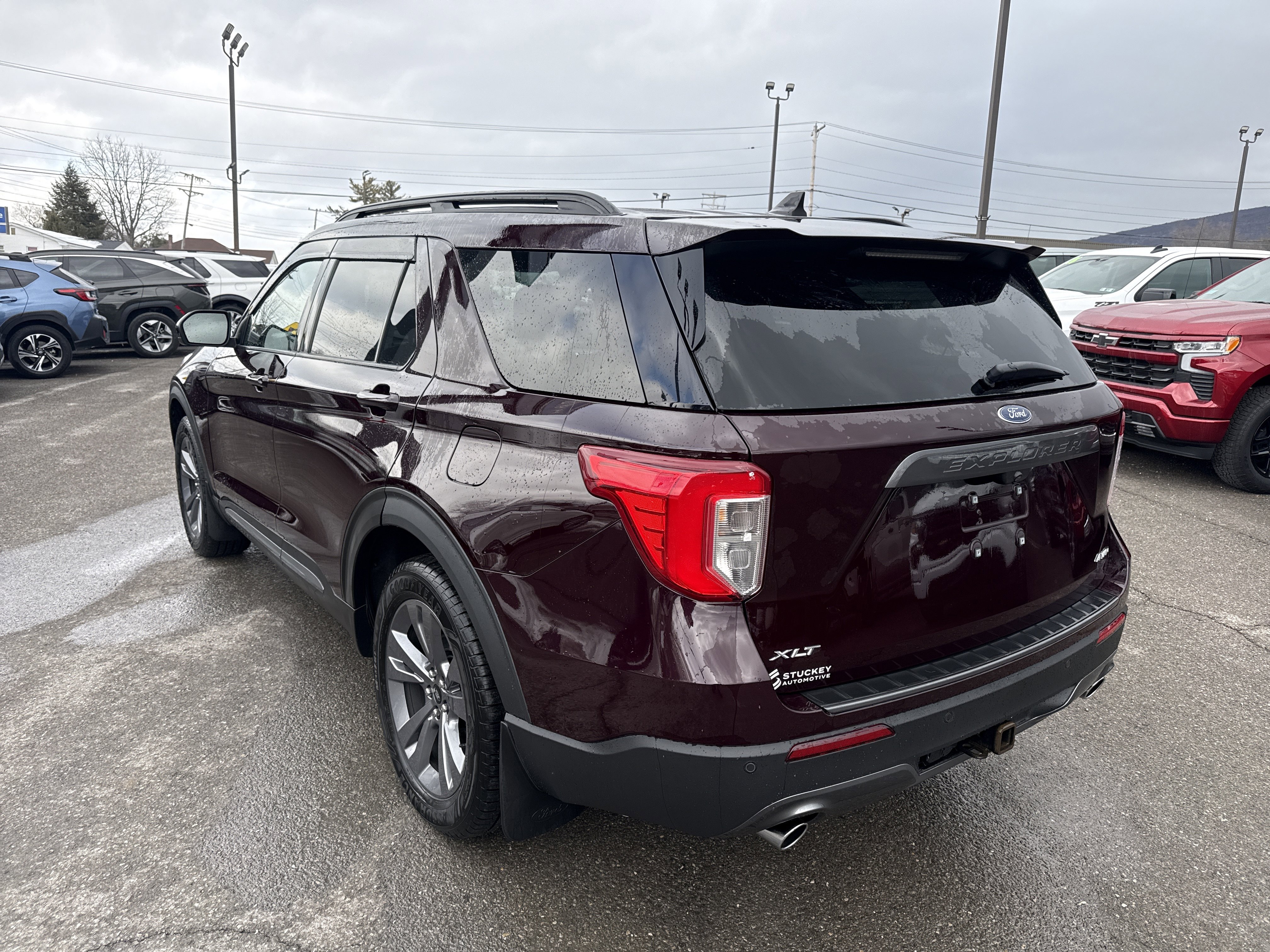 Used 2022 Ford Explorer XLT w/ Equipment Group 202A image 5