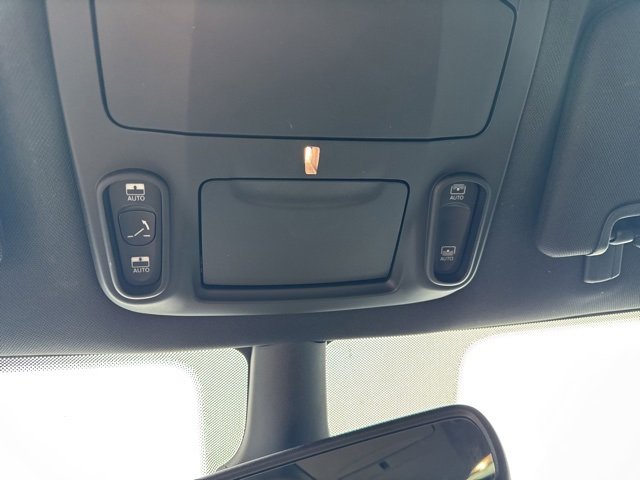 Used 2025 Chrysler Pacifica Limited image 30