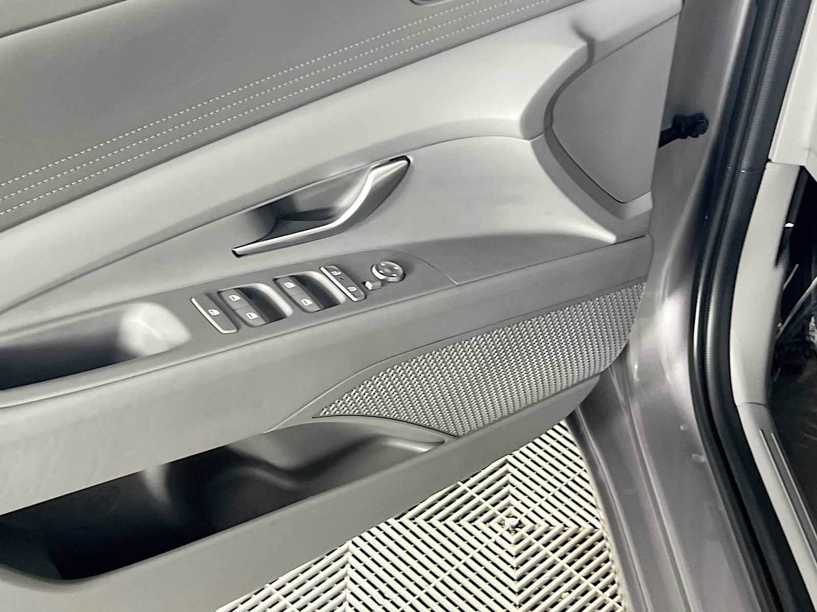 Used 2024 Hyundai Elantra SEL image 19