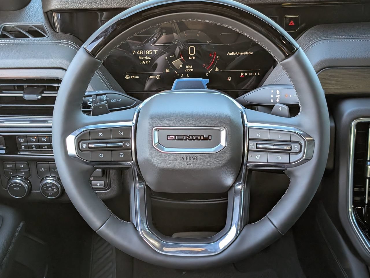 New 2026 GMC Yukon XL Denali w/ Denali Reserve Package AWD/4WD image 10