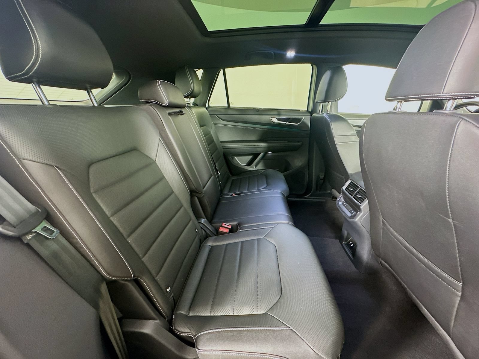 Certified 2025 Volkswagen Atlas Cross Sport SEL AWD/4WD image 44